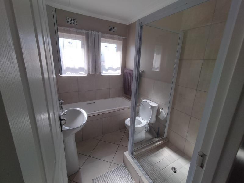 2 Bedroom Property for Sale in Buhrein Western Cape